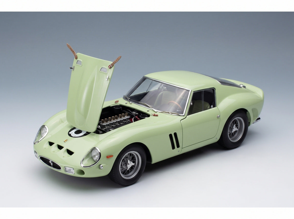 Ferrari 250 GTO UDT-Laystall No. 15 Innes Ireland Winner Tourist Trophy Goodwood 1962 Kyosho 1:18 scale model - engine bay