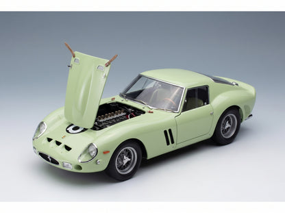 Ferrari 250 GTO UDT-Laystall No. 15 Innes Ireland Winner Tourist Trophy Goodwood 1962 Kyosho 1:18 scale model - engine bay