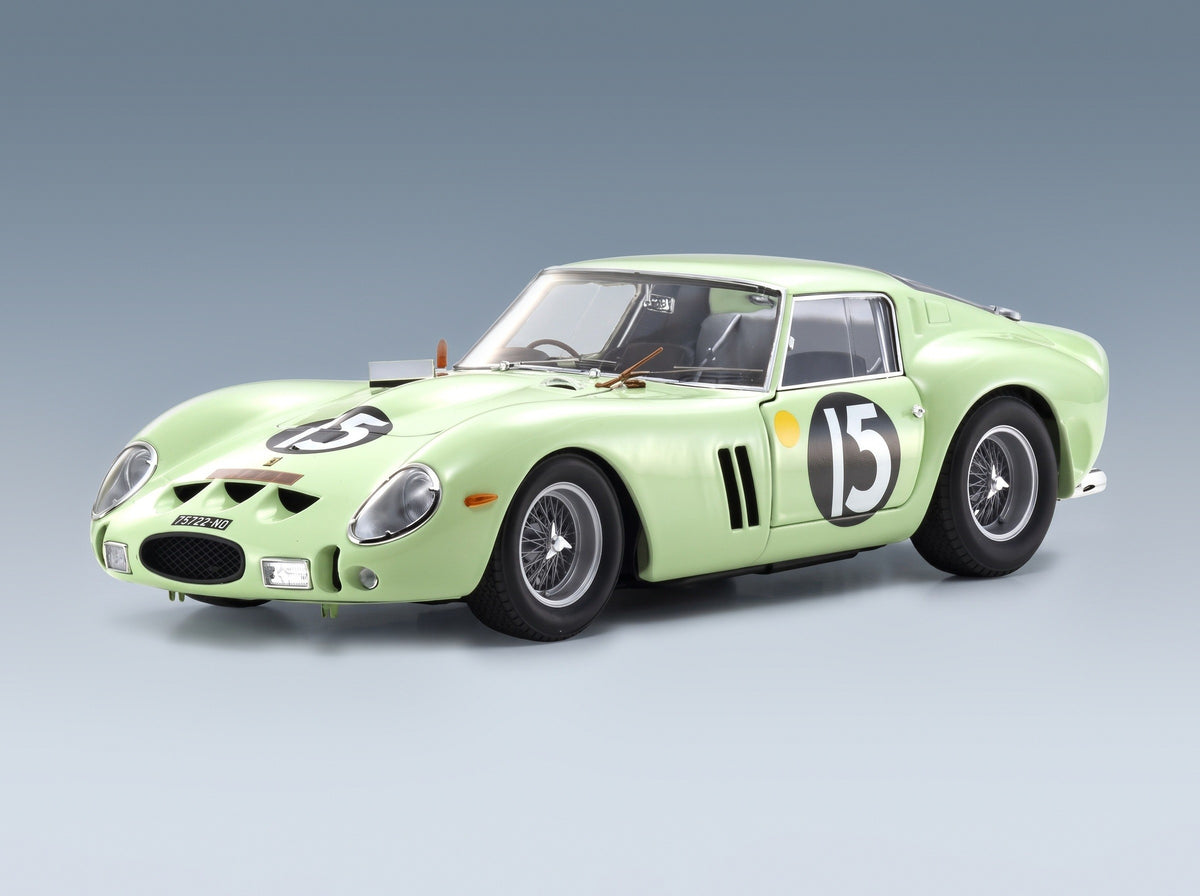 Ferrari 250 GTO UDT-Laystall No. 15 Innes Ireland Winner Tourist Trophy Goodwood 1962 Kyosho 1:18 scale model - front three-quarter view