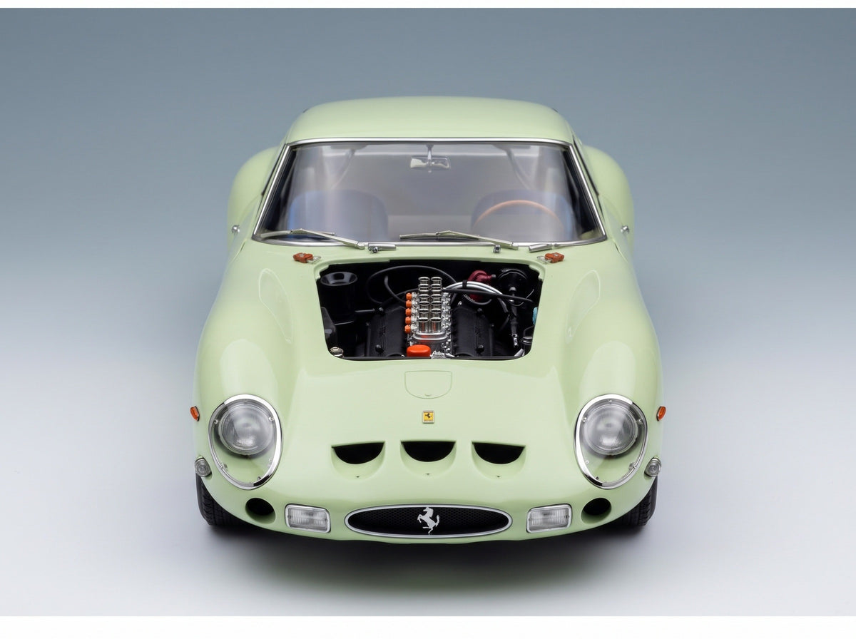 Ferrari 250 GTO UDT-Laystall No. 20 Innes Ireland Masten Gregory 24h Le Mans 1962 1:18 scale model - engine bay