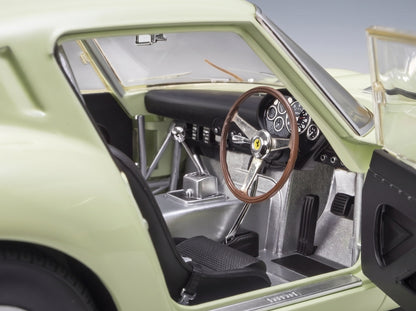 Ferrari 250 GTO UDT-Laystall No. 20 Innes Ireland Masten Gregory 24h Le Mans 1962 1:18 scale model - interior