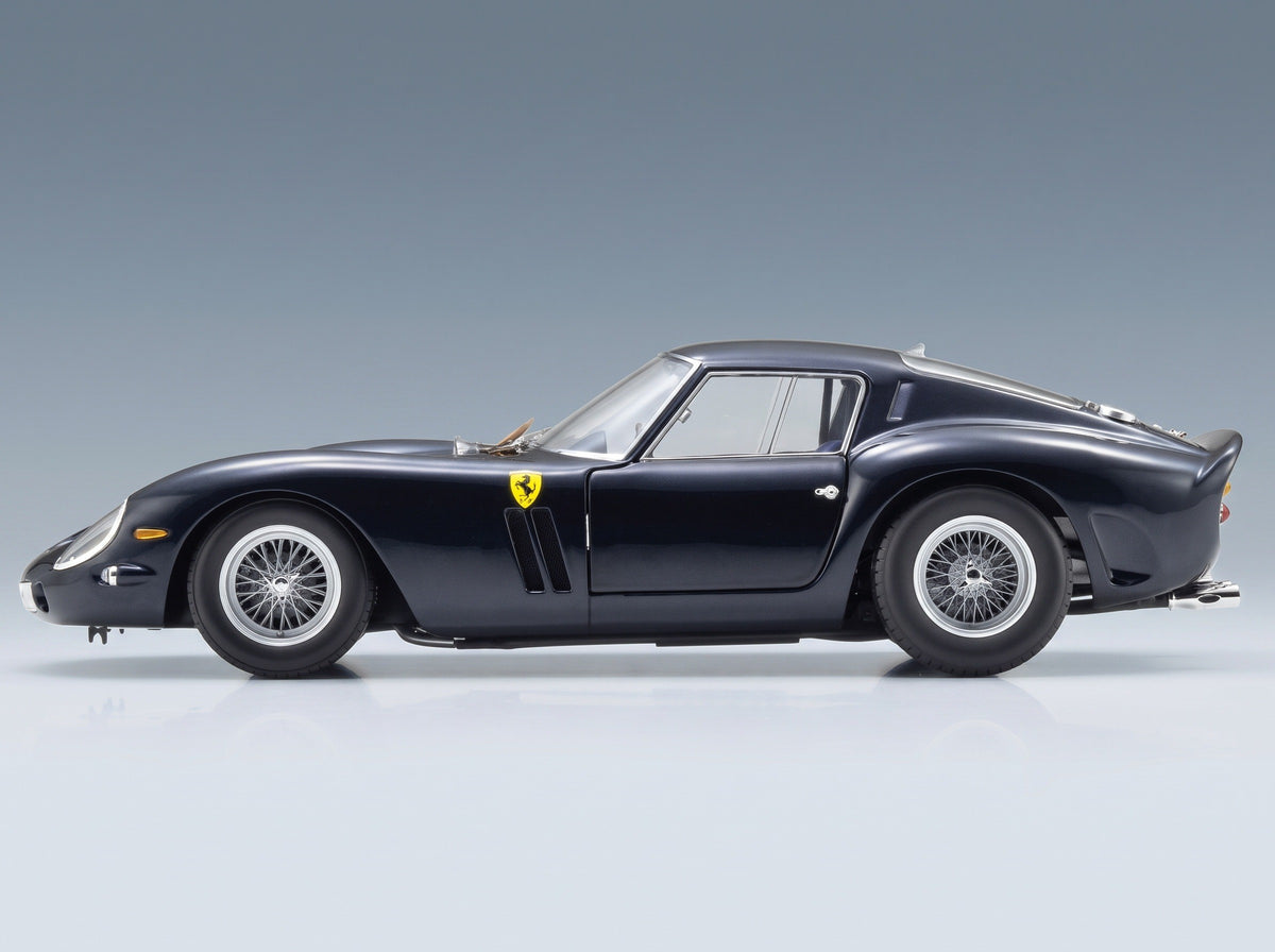 Ferrari 250 GTO Dark Blue 1962 Kyosho 1:18 scale model - side view