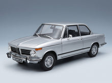 BMW 2002Tii 1972 Silver Kyosho 1:18 scale model - front three-quarter view
