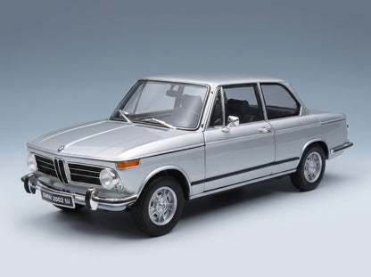 BMW 2002Tii 1972 Silver Kyosho 1:18 scale model - front three-quarter view