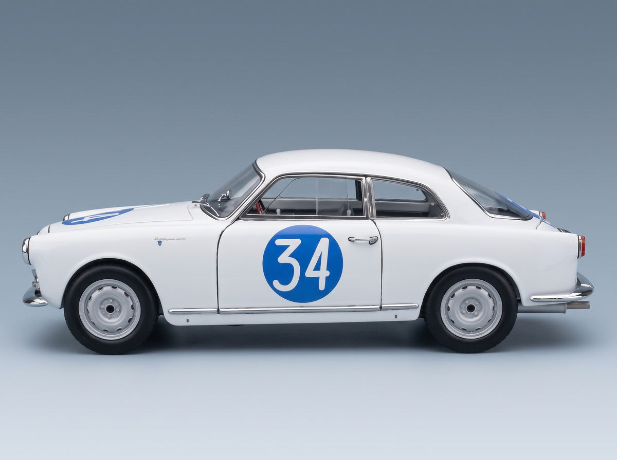Alfa Romeo Giulietta SV Sprint Veloce No. 34 Targa Florio 1960 White Kyosho 1:18 scale model - side view