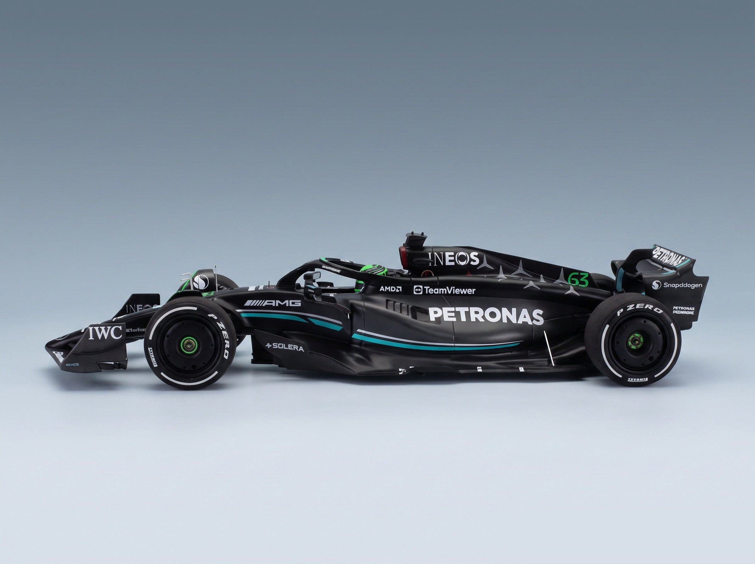 Mercedes F1 W14 Team Mercedes-AMG Petronas Formula One No. 63 7th Bahrain GP George Russell with Pit Board 2023 Minichamps 1:18 scale model - side view