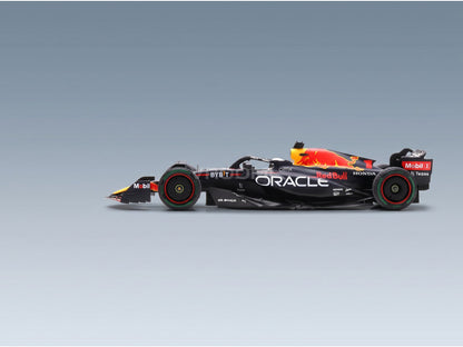 Red Bull RB18 Oracle Red Bull Racing No. 1 Max Verstappen World Champion Winner Japan GP with Pit Board 2022 Spark Model 1:12 scale model - side view