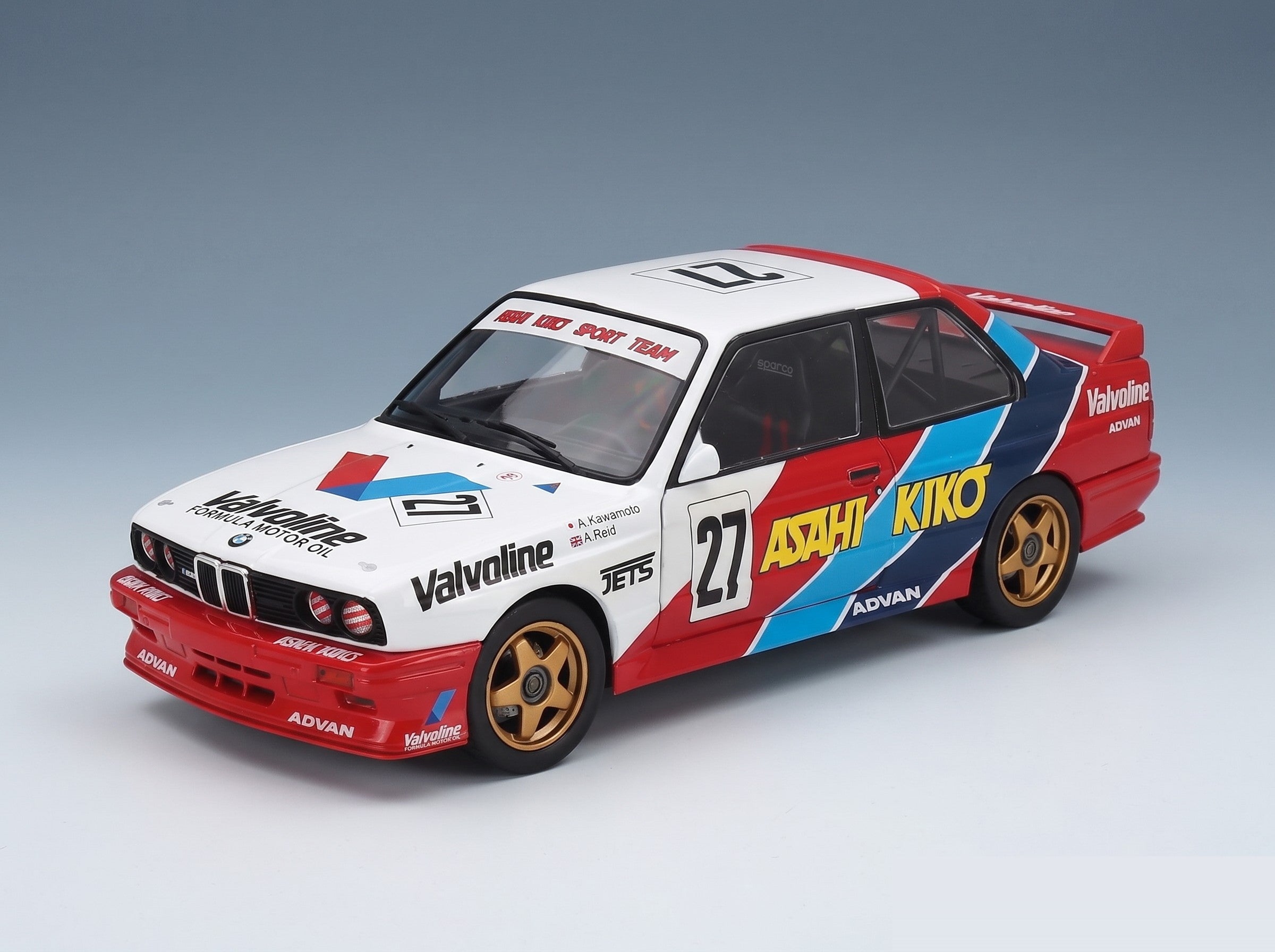 BMW 3-Series E30 No. 27 JTCC Atsushi Kawamoto Anthony Reid 1986 Solido 1:18 scale model - front three-quarter view