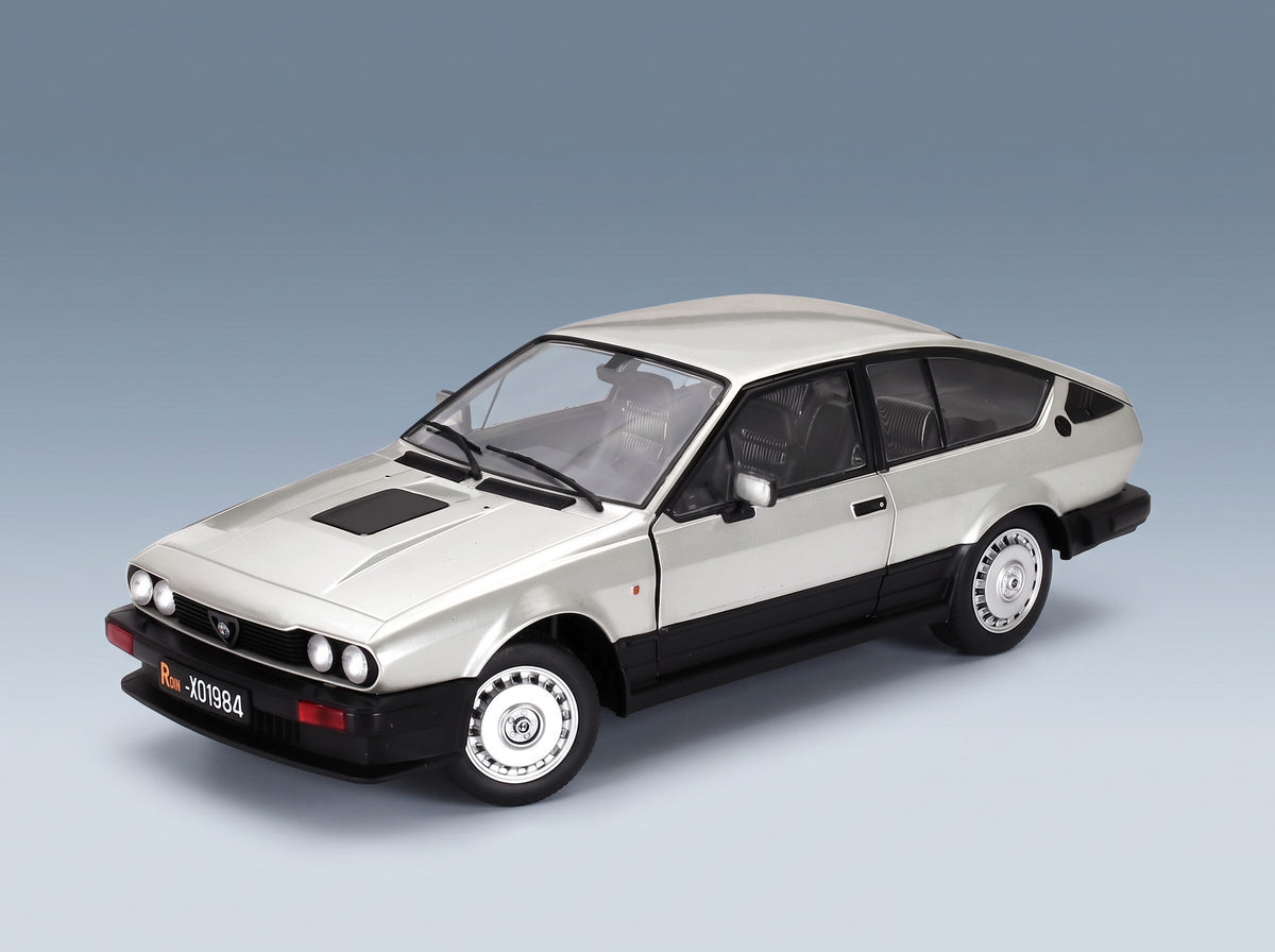 Alfa Romeo Alfetta GTV 6 1984 Silver Solido 1:18 scale model - front three-quarter view