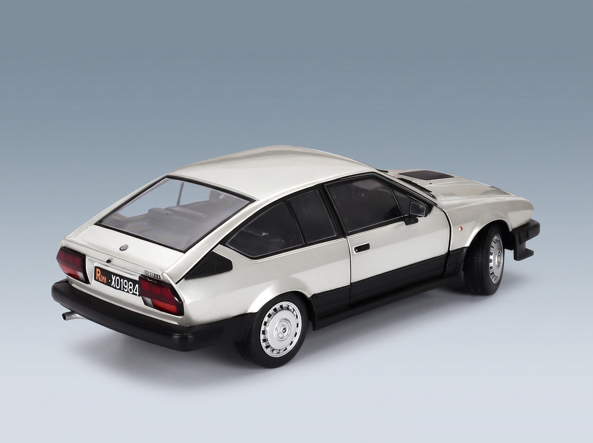 Alfa Romeo Alfetta GTV 6 1984 Silver Solido 1:18 scale model - rear three-quarter view