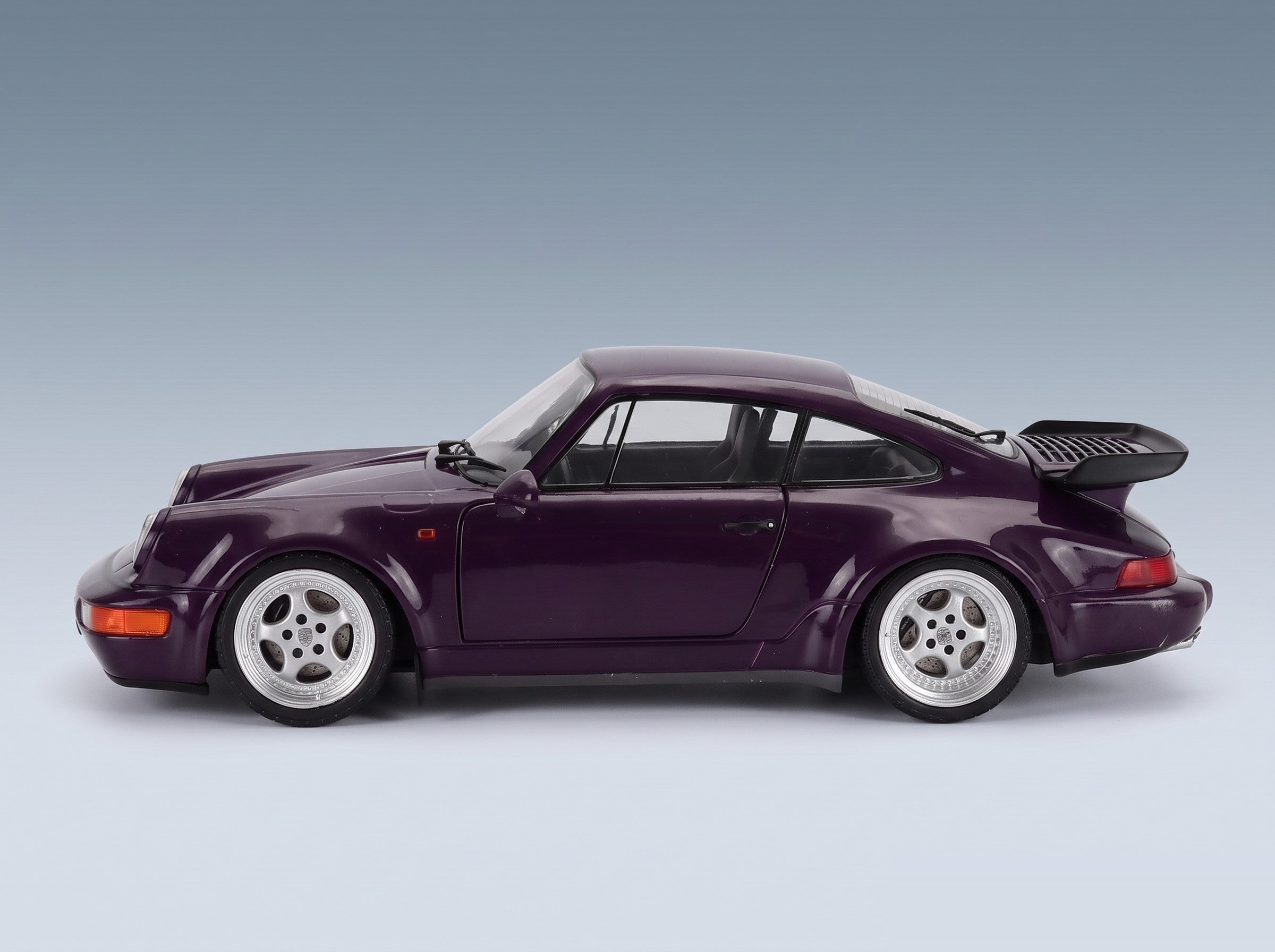 Porsche 911 964 Turbo Coupé 1990 Purple Solido 1:18 scale model - side view