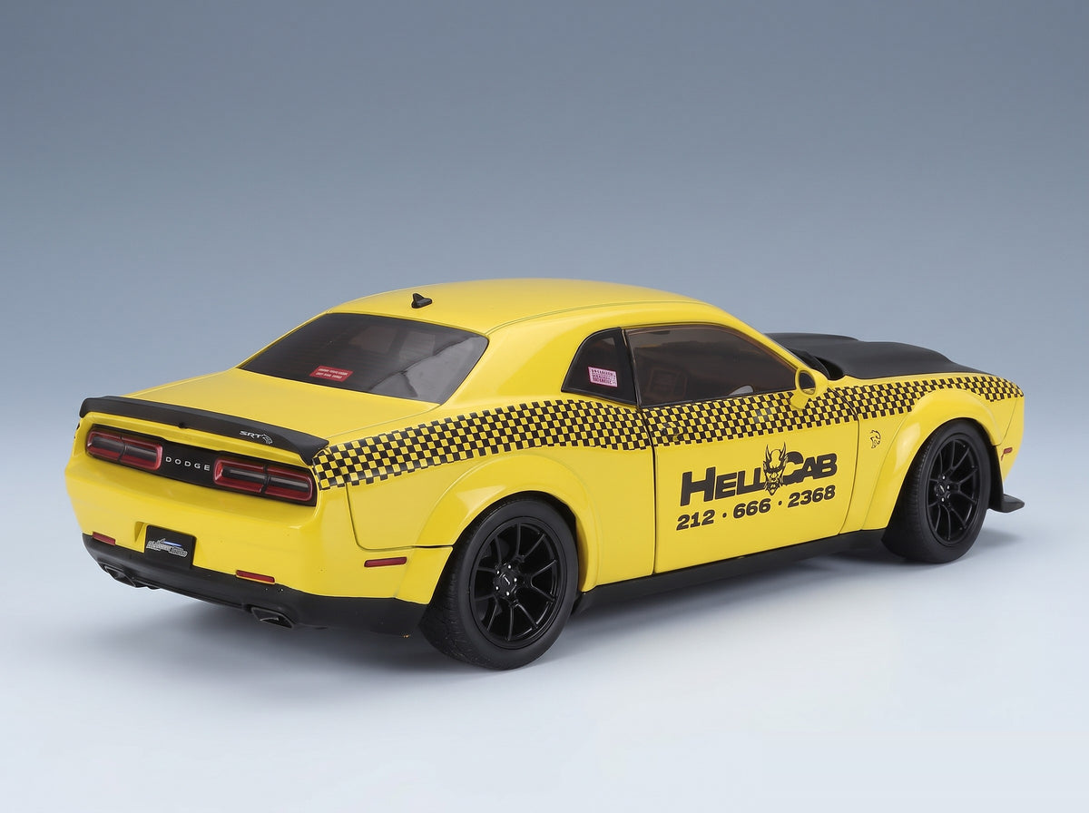 Dodge Challenger SRT Hellcat Redeye Widebody NYC Hellcab 2023 Yellow Black Solido 1:18 scale model - rear three-quarter view
