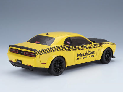Dodge Challenger SRT Hellcat Redeye Widebody NYC Hellcab 2023 Yellow Black Solido 1:18 scale model - rear three-quarter view