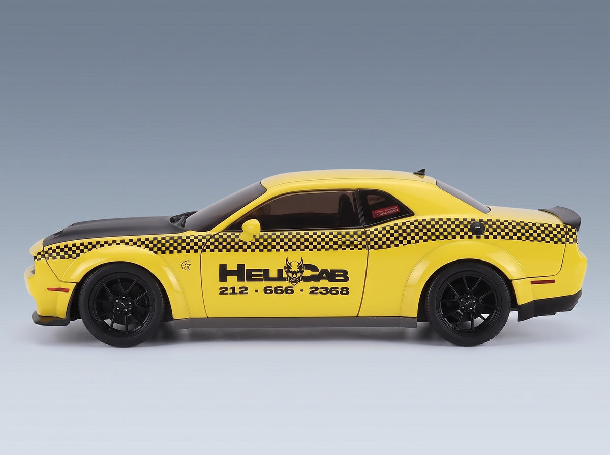 Dodge Challenger SRT Hellcat Redeye Widebody NYC Hellcab 2023 Yellow Black Solido 1:18 scale model - side view