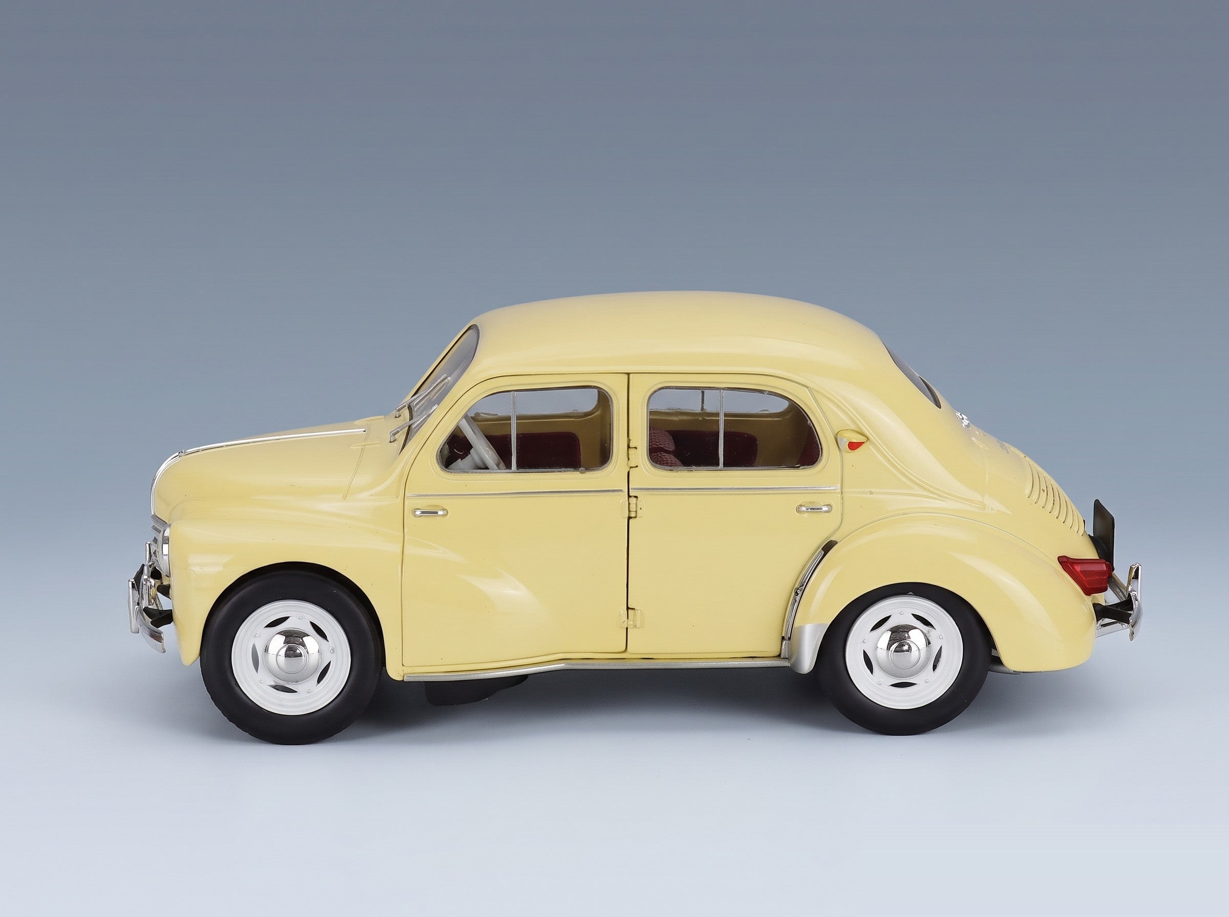 Renault 4CV 1961 Beige Solido 1:18 scale model - side view