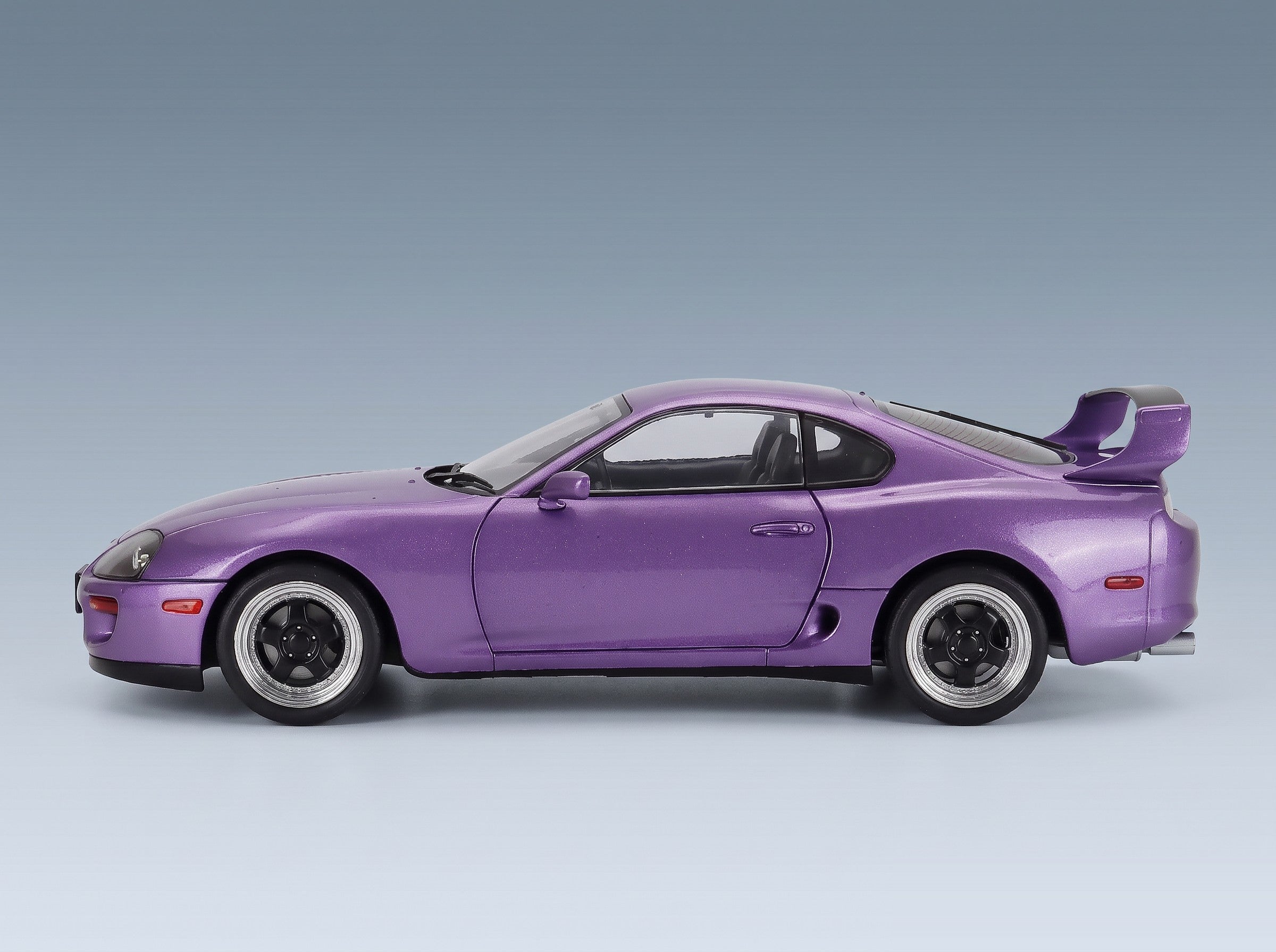 Toyota Supra MKIV (A80) Coupé 1993 Purple Solido 1:18 scale model - side view