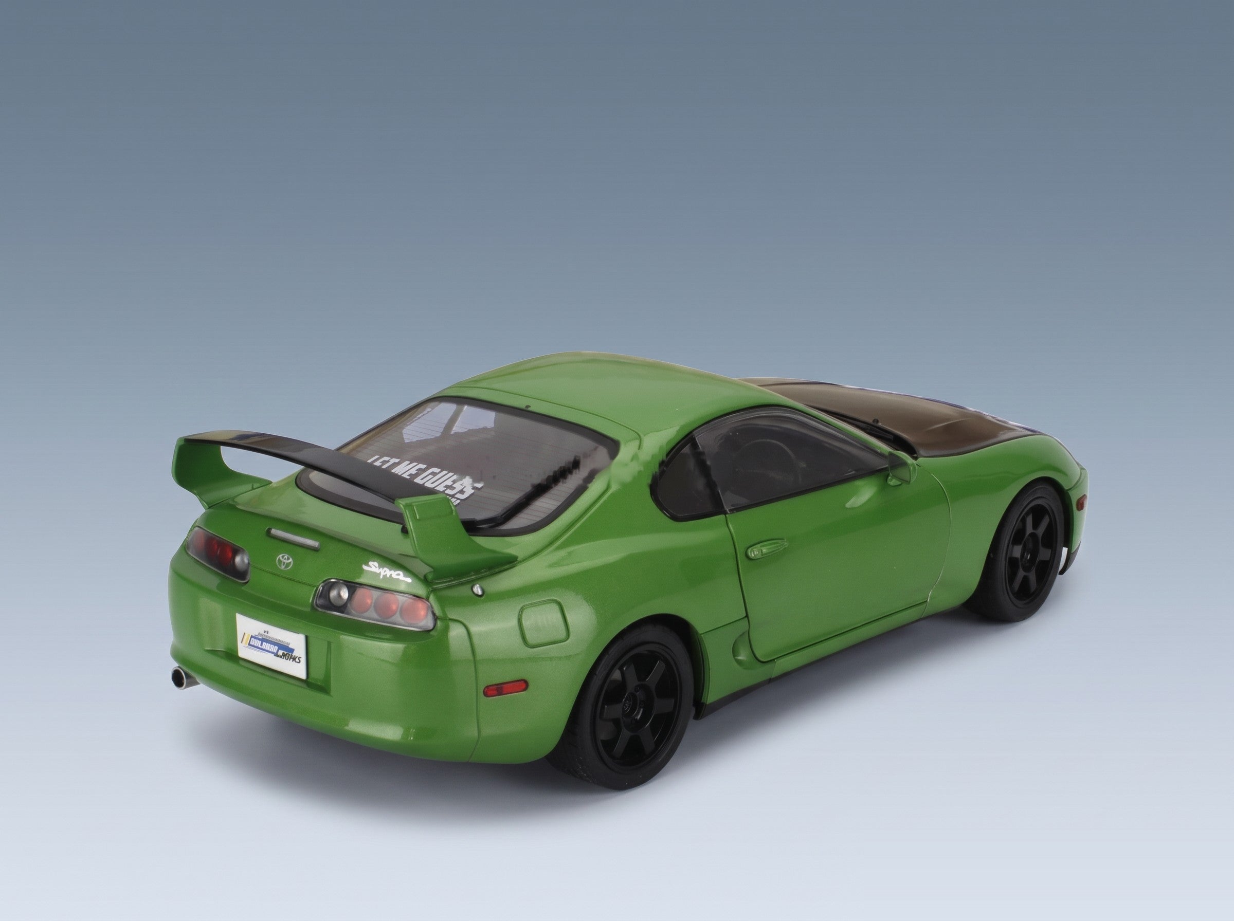 Toyota Supra MKIV (A80) Coupé 1993 Green Black Solido 1:18 scale model - rear three-quarter view