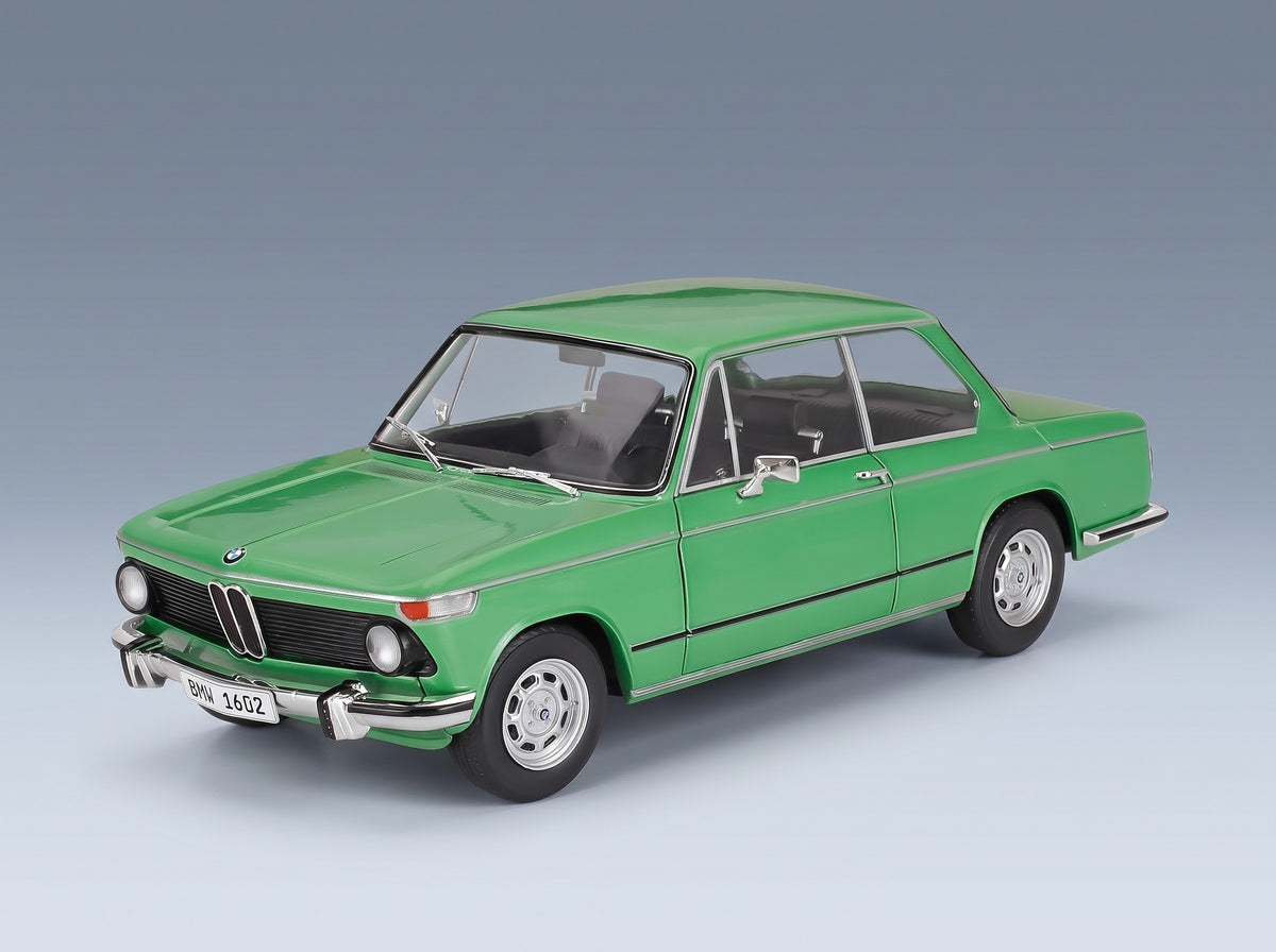 BMW 1602 Taiga 1971 Green Solido 1:18 scale model - front three-quarter view