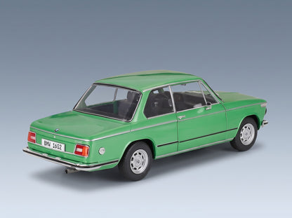 BMW 1602 Taiga 1971 Green Solido 1:18 scale model - rear three-quarter view