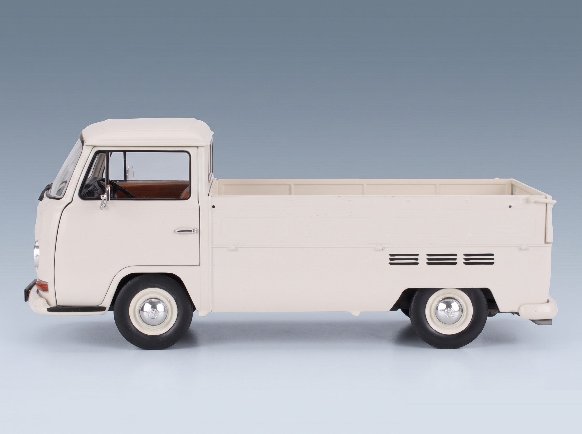 Volkswagen T2 Pick-Up 1968 White Solido 1:18 scale model - side view