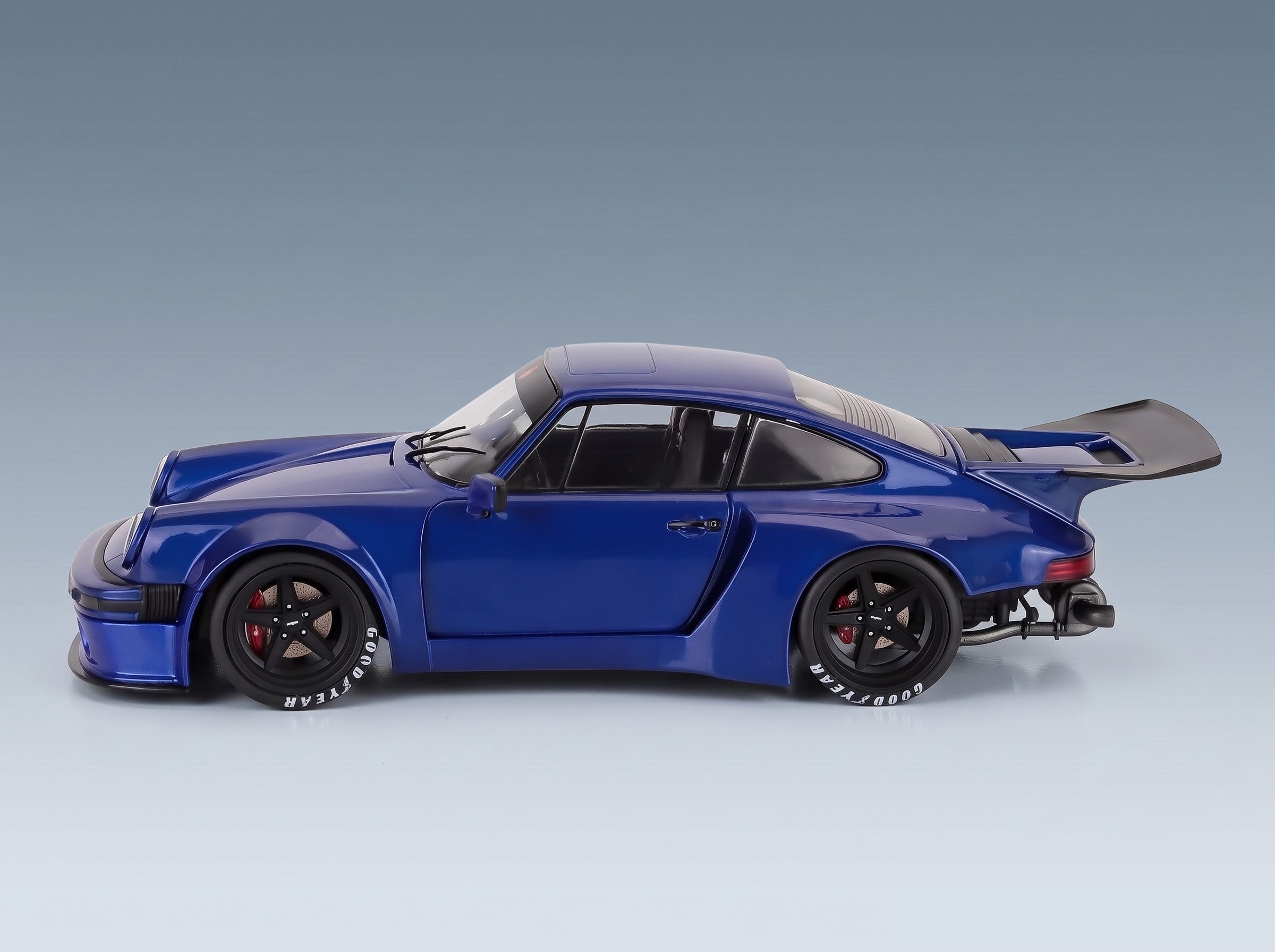 Porsche 911 930 3.0L KS-R Coupé 2022 Blue Solido 1:18 scale model - side view