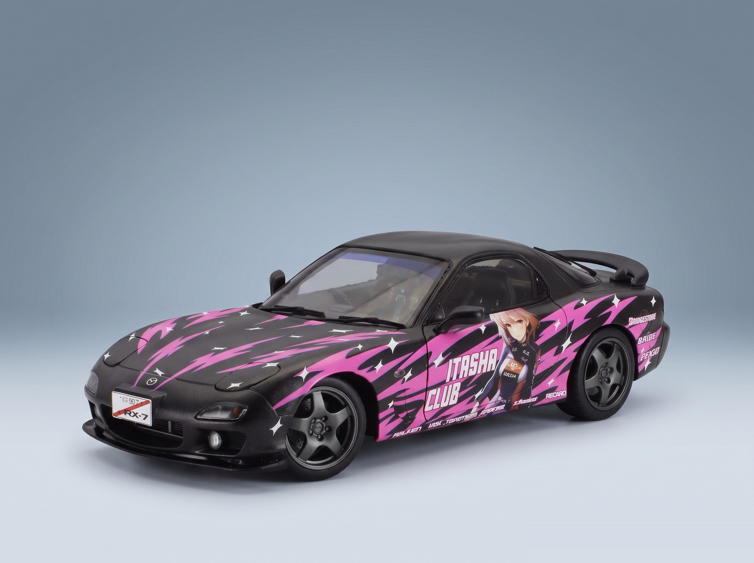 Mazda RX-7 FD3S Works Itasha Club Coupé 1999 Black Fucsia Solido 1:18 scale model - front three-quarter view