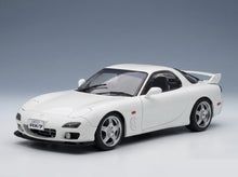 Mazda RX-7 FD3S Coupé 1999 Pure White Solido 1:18 scale model - front three-quarter view