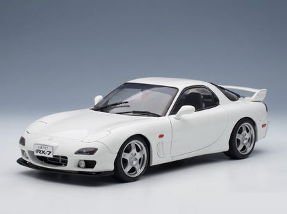 Mazda RX-7 FD3S Coupé 1999 Pure White Solido 1:18 scale model - front three-quarter view