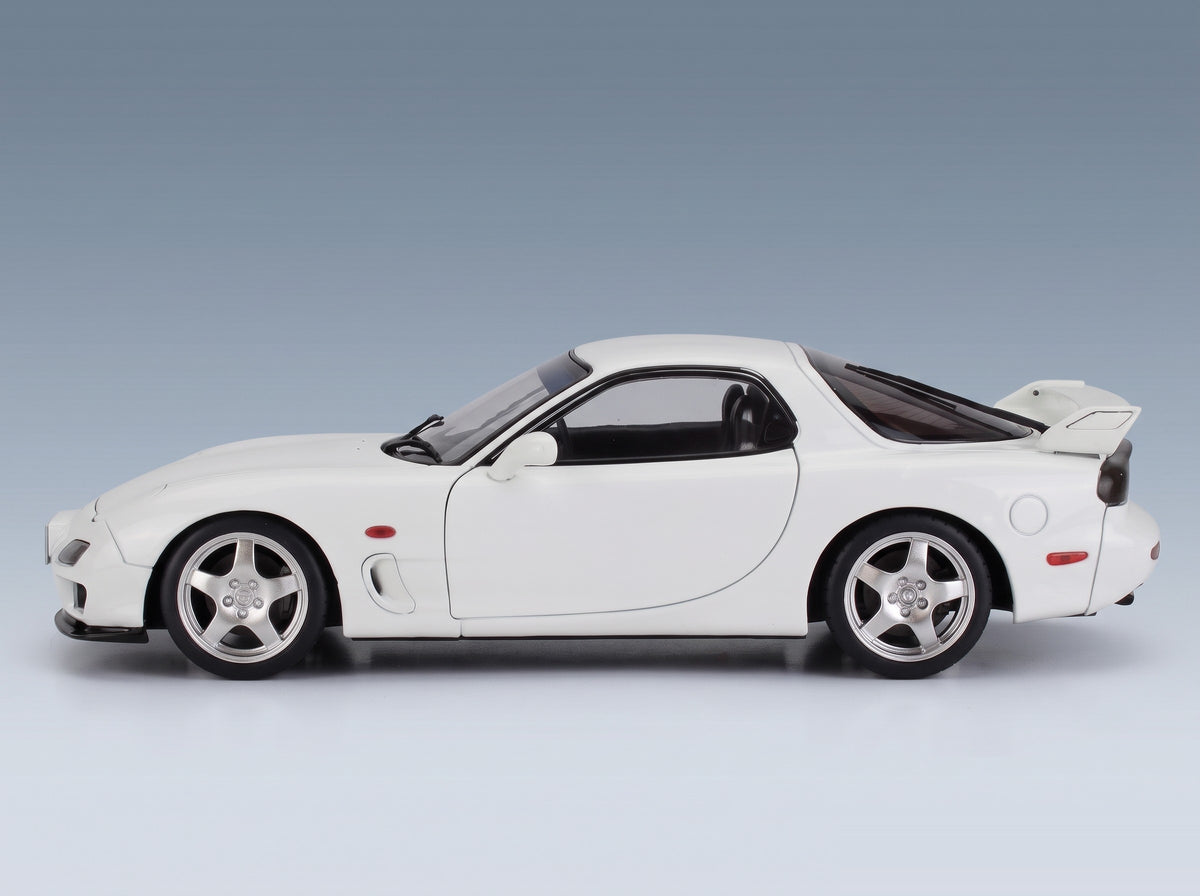 Mazda RX-7 FD3S Coupé 1999 Pure White Solido 1:18 scale model - side view