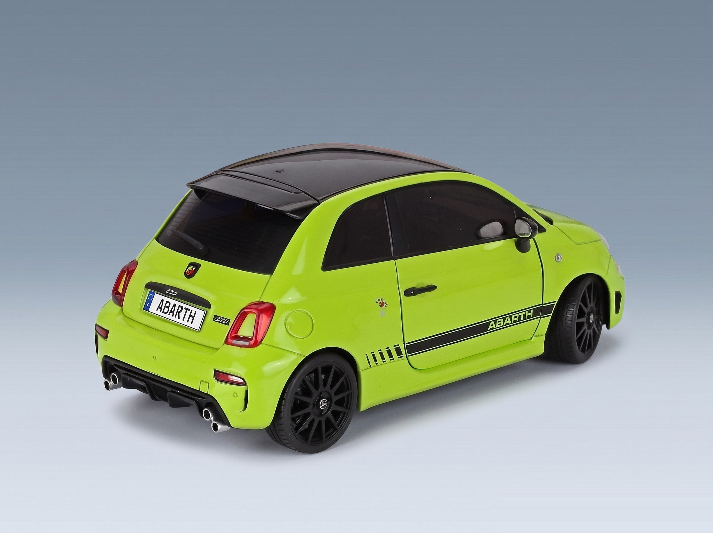 Fiat Nuova 500 Abarth 595 2023 Light Green Black Solido 1:18 scale model - rear three-quarter view