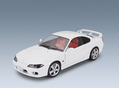 Nissan Silvia S15 Coupé Spec-R Aero 1999 White Solido 1:18 - front three-quarter view