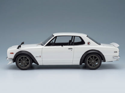 Nissan Skyline C10 Hakosuka Works 1970 Pearl White Solido 1:18 scale model - side view