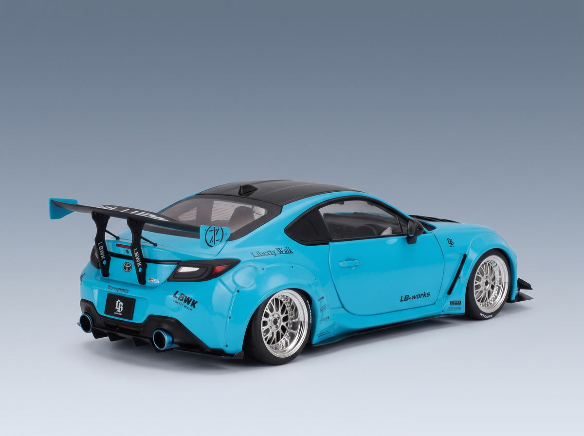 Toyota GR86 LBWK Body Kit Coupé 2024 Baby Blue Solido 1:18 scale model - rear three-quarter view