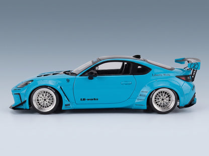 Toyota GR86 LBWK Body Kit Coupé 2024 Baby Blue Solido 1:18 scale model - side view