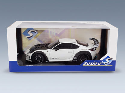 Toyota GR86 LBWK Body Kit Coupé 2024 White Pearl Black Solido 1:18 scale model - original packaging