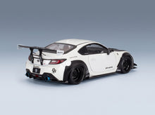 Toyota GR86 LBWK Body Kit Coupé 2024 White Pearl Black Solido 1:18 scale model - rear three-quarter view