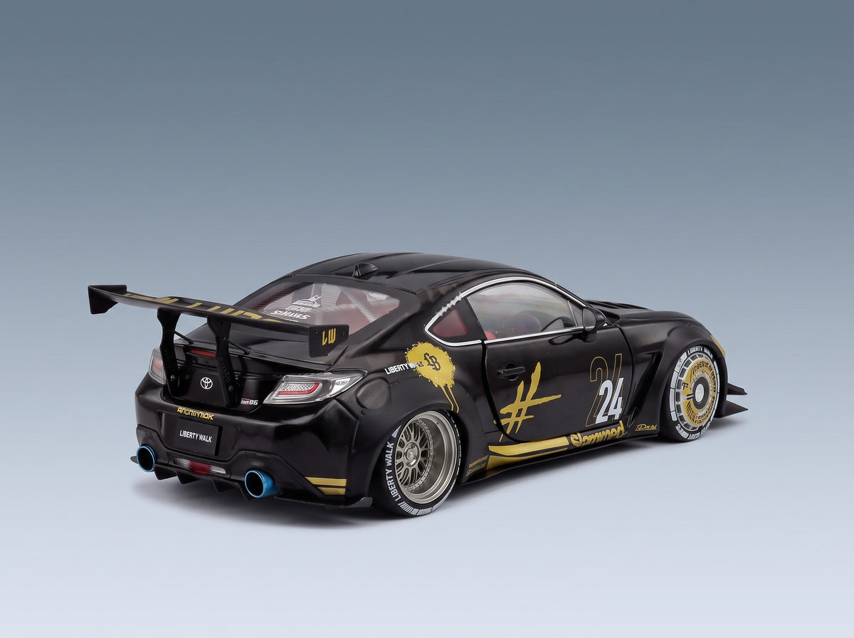 Toyota GR86 LBWK Body Kit No. 24 Coupé 2024 Black Gold Solido 1:18 scale model - rear three-quarter view
