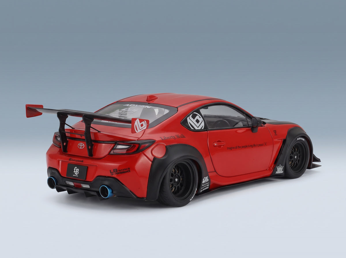Toyota GR86 LBWK Body Kit Coupé 2024 Red Black Solido 1:18 scale model - rear three-quarter view