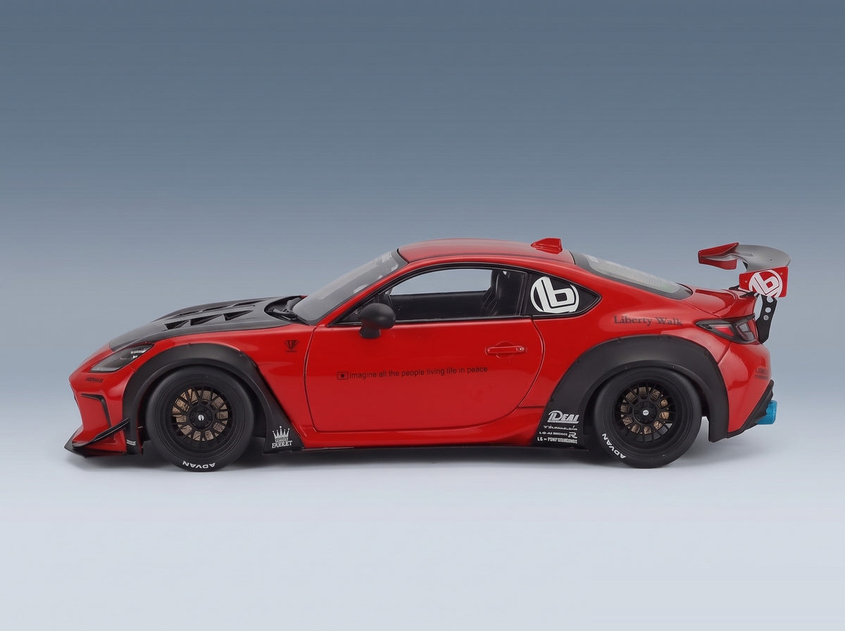 Toyota GR86 LBWK Body Kit Coupé 2024 Red Black Solido 1:18 scale model - side view