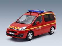 Citroën Berlingo Pompiers 2017 Red Norev 1:18 scale model - front three-quarter view