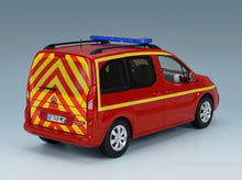 Citroën Berlingo Pompiers 2017 Red Norev 1:18 scale model - rear three-quarter view