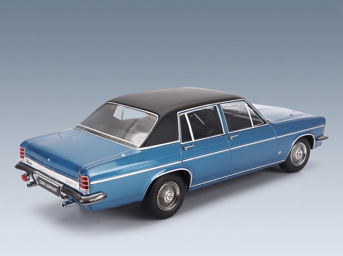 Opel Diplomat V8 1969 Blue Black Norev 1:18 scale model - rear three-quarter view