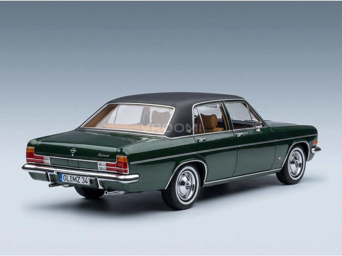 Opel Diplomat V8 1969 Green Norev 1:18 scale model - rear three-quarter view