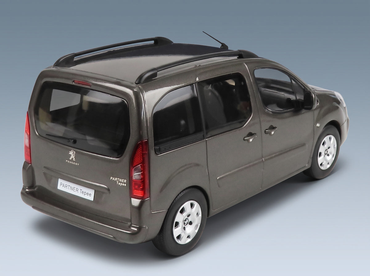 Peugeot Partner 2018 Moka Brown Norev 1:18 scale model - rear three-quarter view