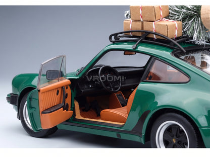Porsche 911 930 3.3 Turbo Coupé 1980 Christmas Edition Green Norev 1:18 scale model - interior