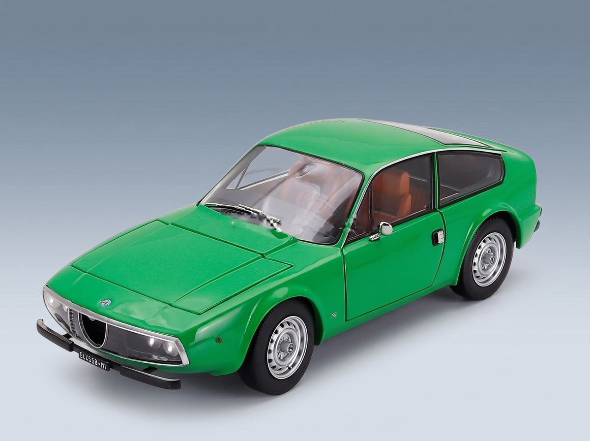 Alfa Romeo Giulia GT 1300 Junior Zagato 1969 Green Norev 1:18 scale model - front three-quarter view