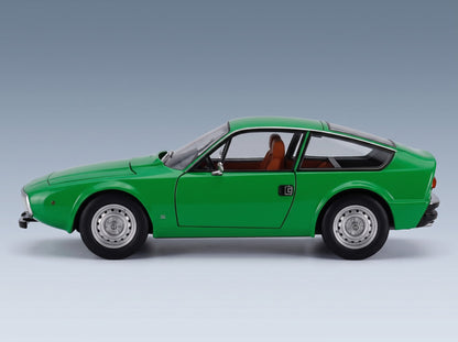 Alfa Romeo Giulia GT 1300 Junior Zagato 1969 Green Norev 1:18 scale model - side view