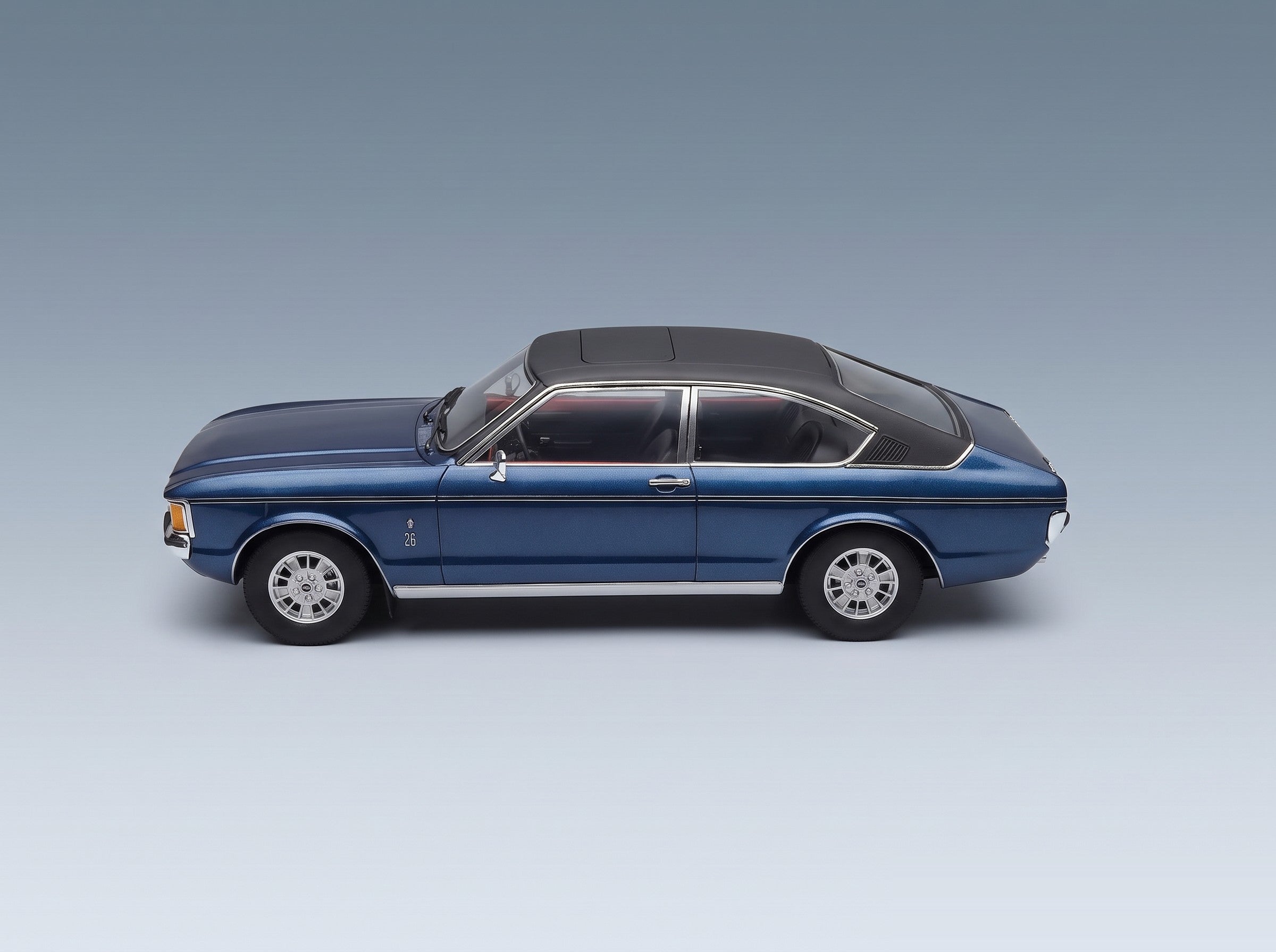 Ford Granada Coupé 1972 Blue Black Schuco 1:18 scale model - side view