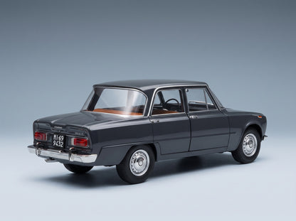 Alfa Romeo Giulia 1.6 Ti 1962 Grigio Grafite Mitica 1:18 scale model - rear three-quarter view