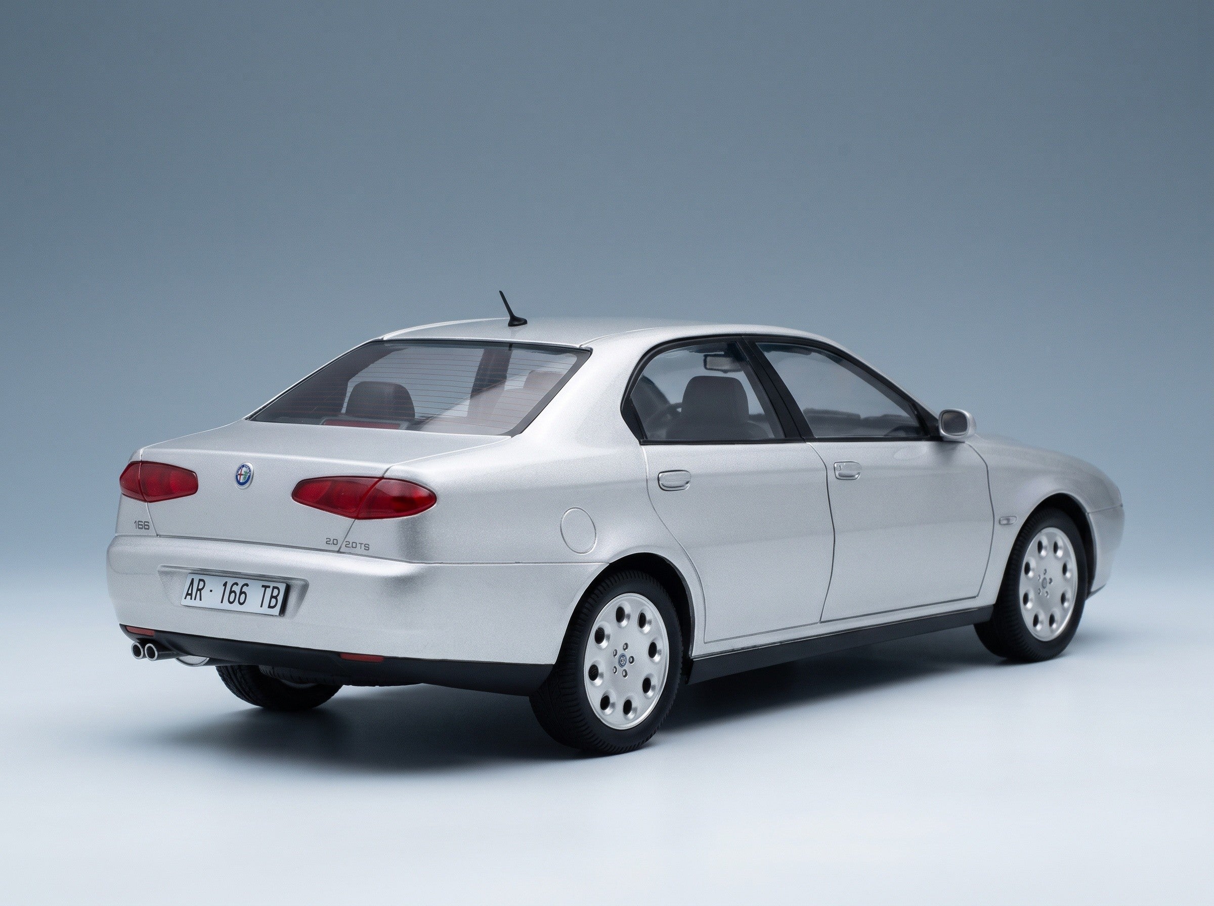 Alfa Romeo 166 2.0 V6 TB 1998 Silver Black Interior Mitica 1:18 scale model - rear three-quarter view